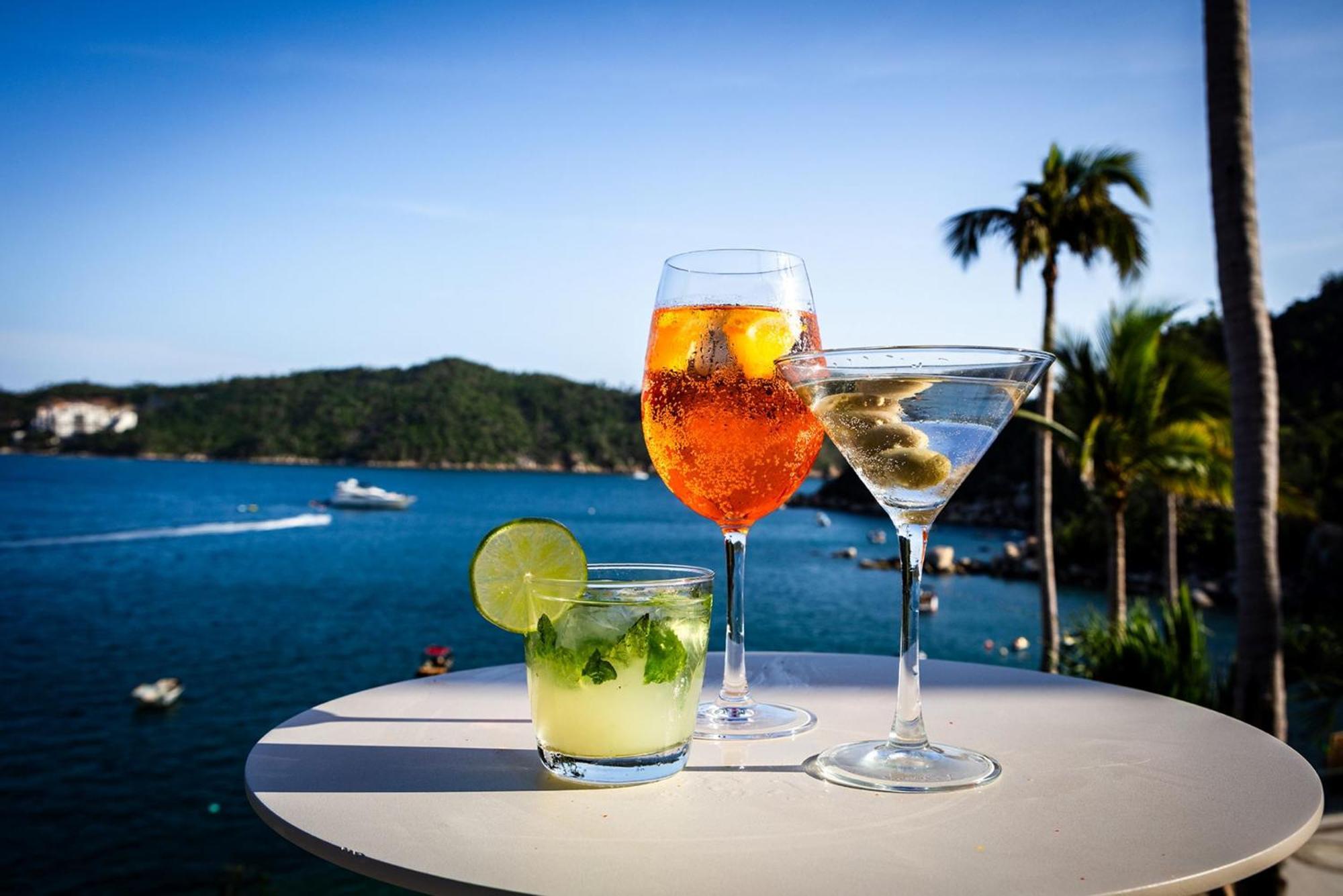 Hotel Camino Real Acapulco Diamante Exterior foto Cocktails at the beach