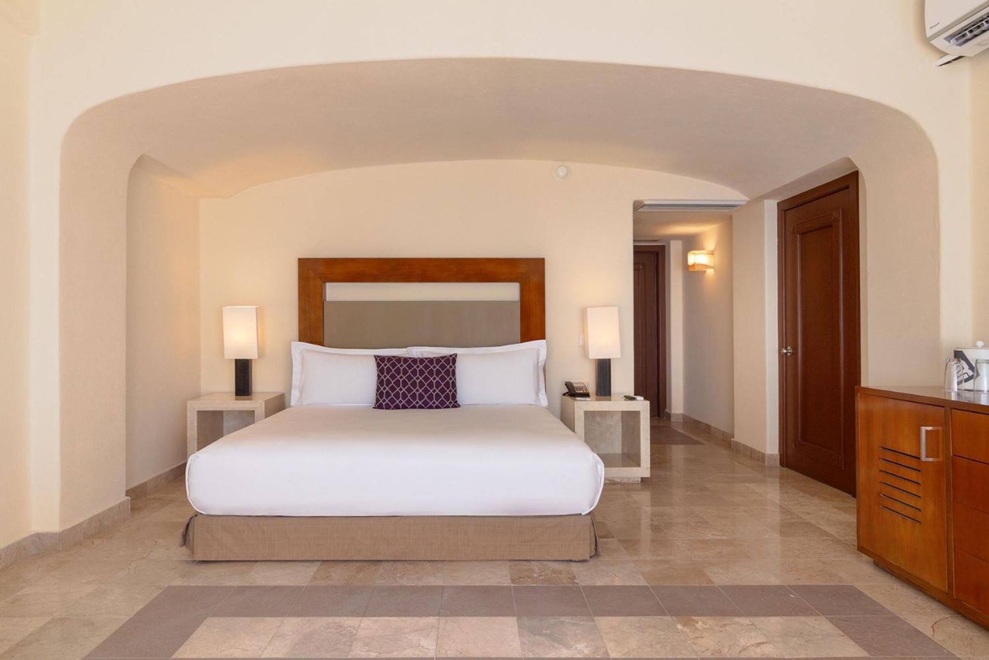 Hotel Camino Real Acapulco Diamante Exterior foto A bedroom at the hotel