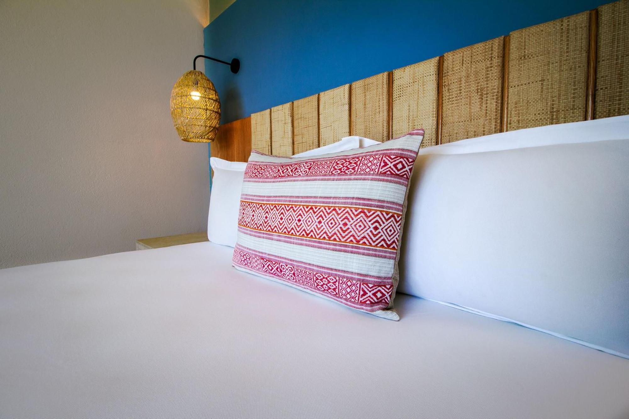 Hotel Camino Real Acapulco Diamante Exterior foto A throw pillow